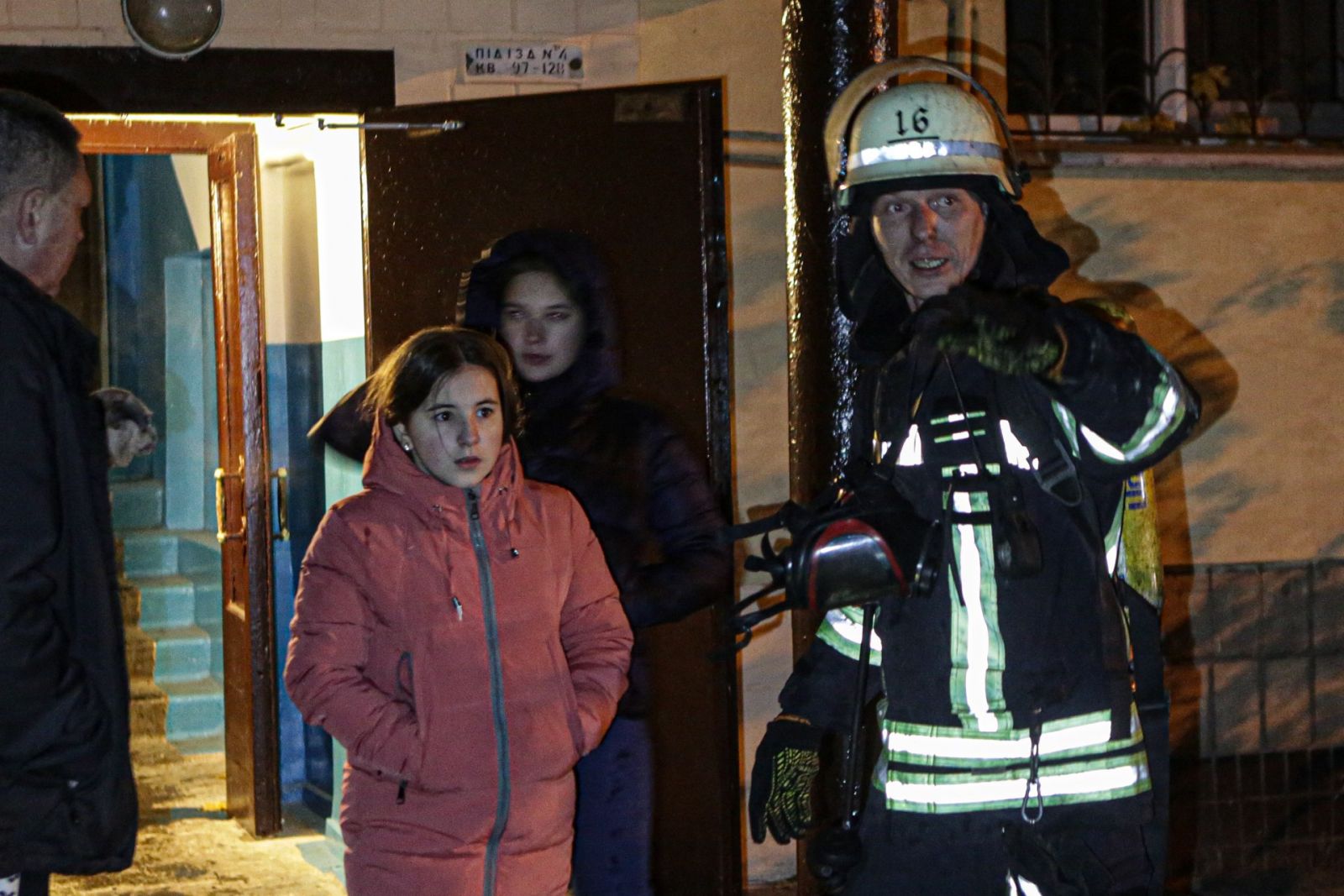 Киевские пожарные спасли троих детей