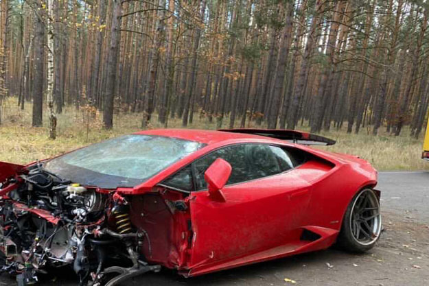 Под Киевом разбился элитный автомобиль