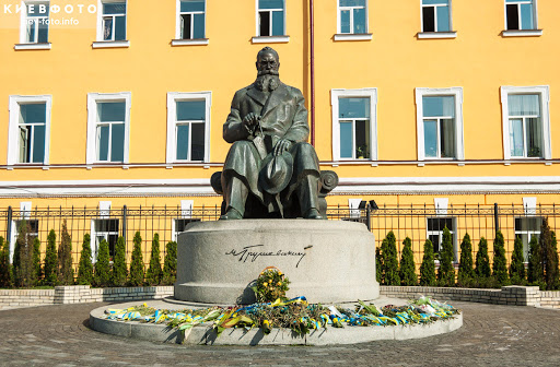 В Киеве установили памятник "нулевому" президенту. День в истории