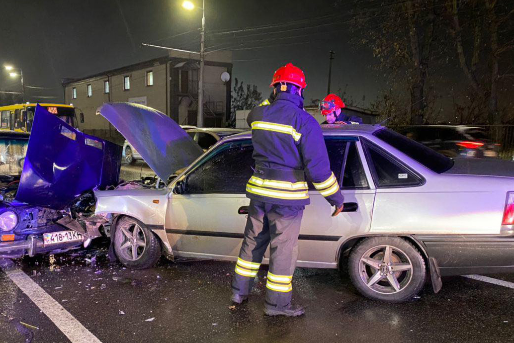 В Киеве – масштабная авария. Пострадали дети