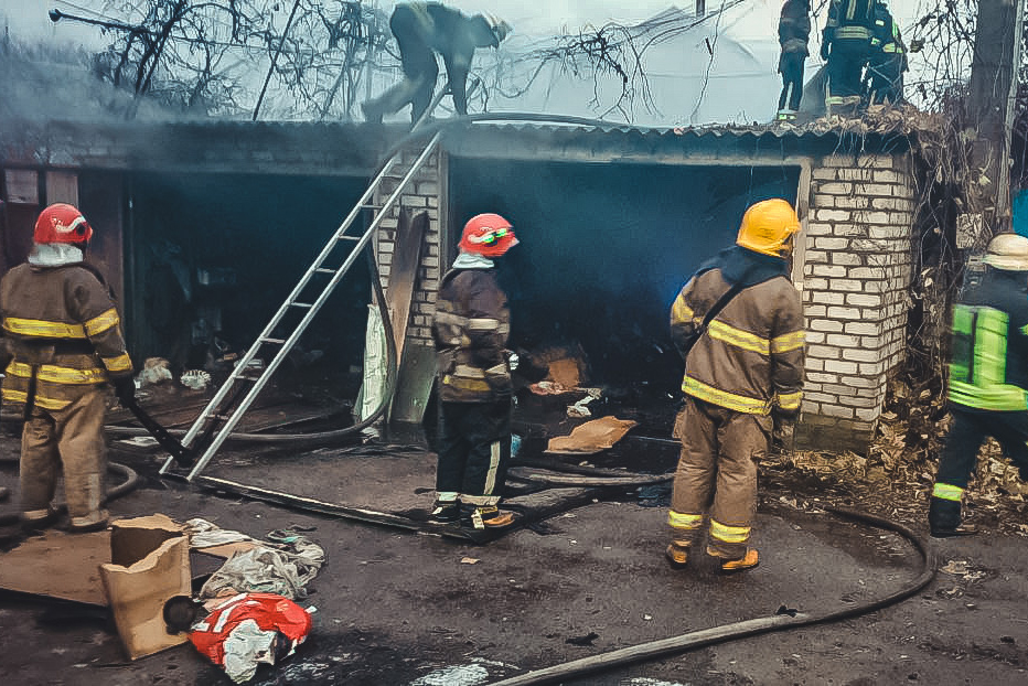 В Киеве горели гаражи