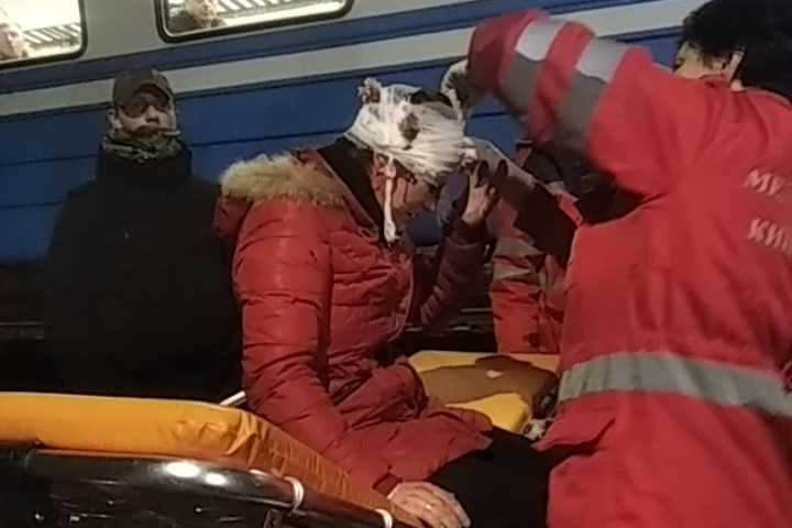 Под Киевом поезд наехал на женщину