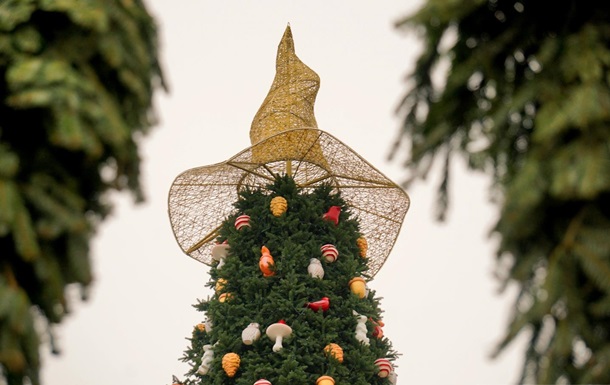 С главной елки в Киеве снимут шляпу