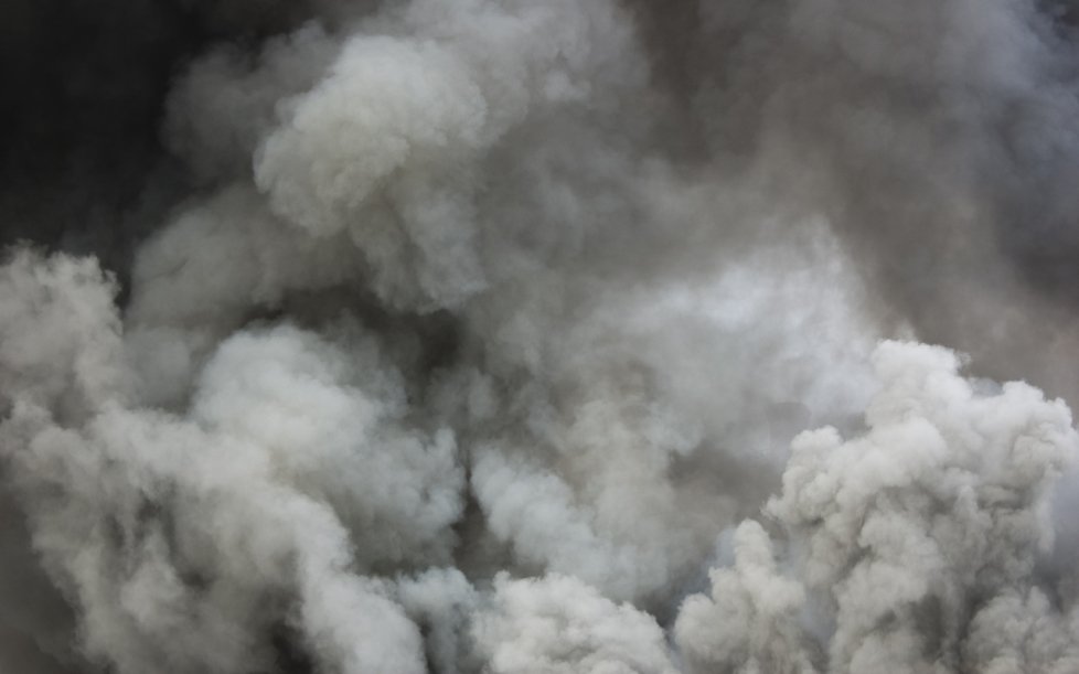 Дымовая завеса парализовала движение в Киеве