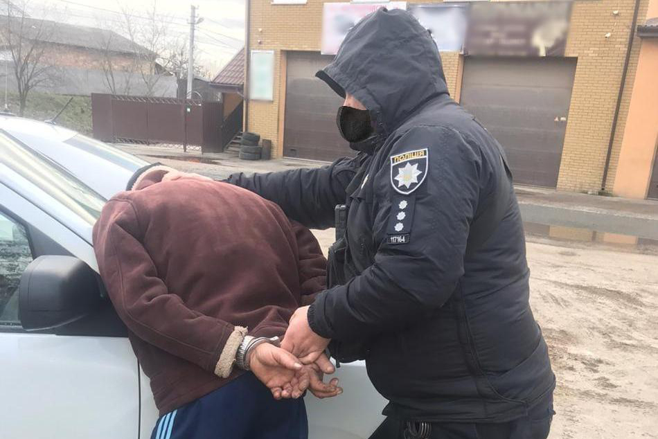 Под Киевом покупатель избил охранника магазина