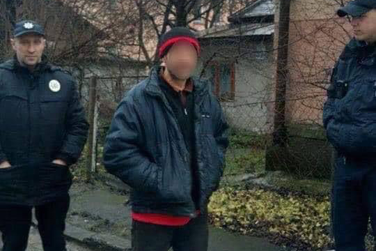 Под Киевом полицейские поймали подозрительного гражданина с носками