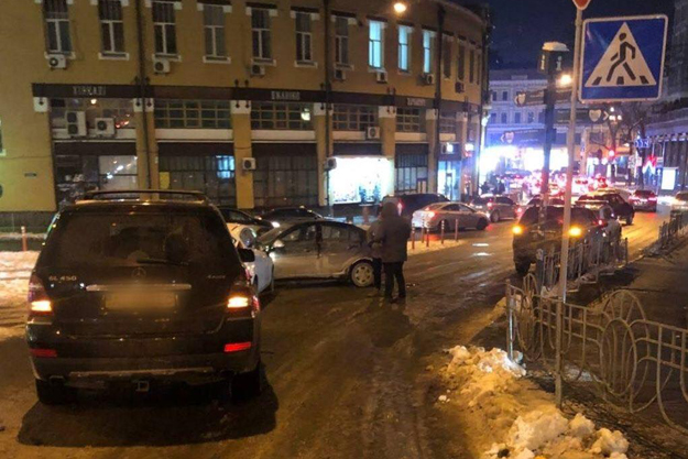 В центре Киева прорвало водопровод
