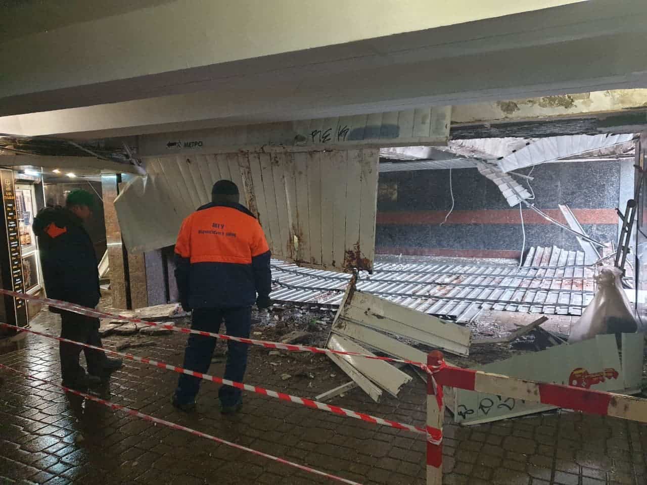 В подземном переходе на Майдане Независимости обвалился потолок