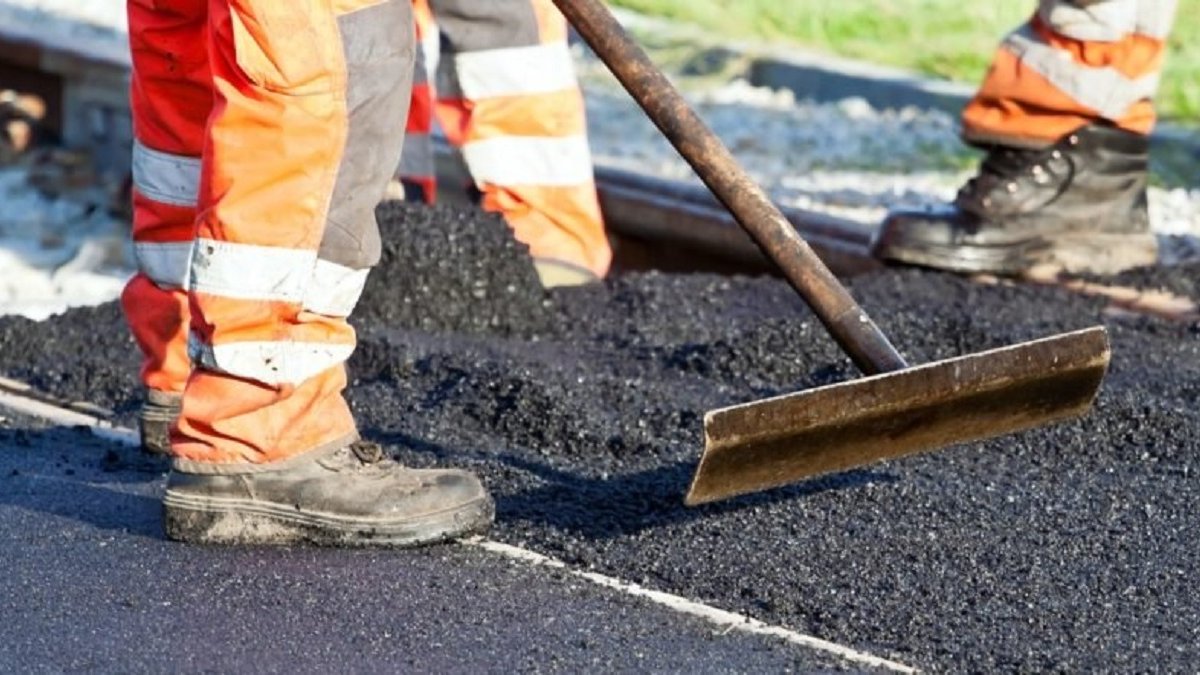 В Ирпене на ремонте дорог похитили почти три миллиона гривен