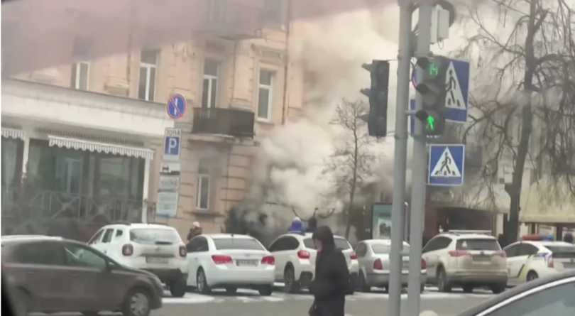 В Киеве около бизнес-центра произошел крупный пожар