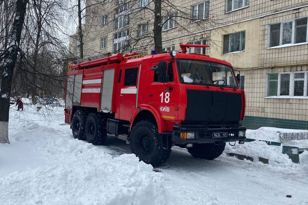 В Киеве горел детский сад. Пожарные спасли более ста детей
