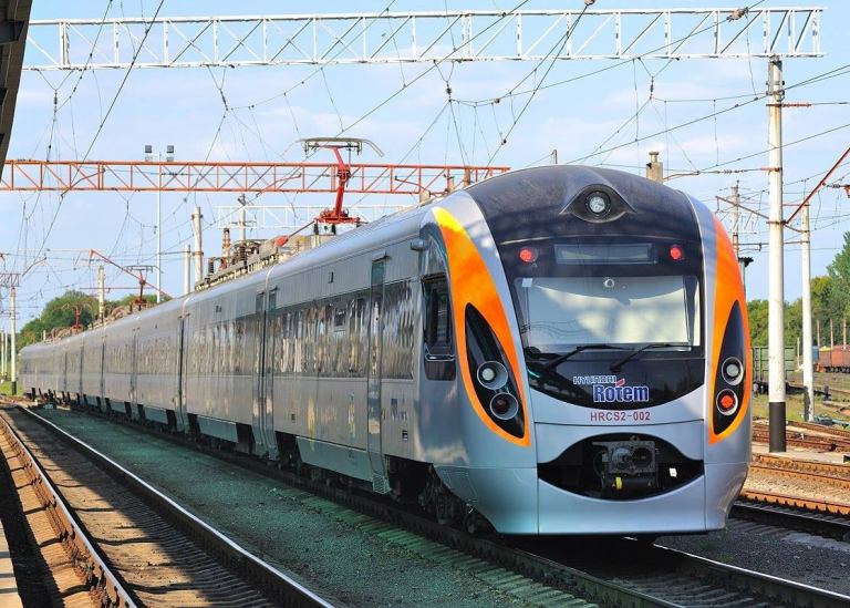 Киев и Харьков соединит праздничный поезд