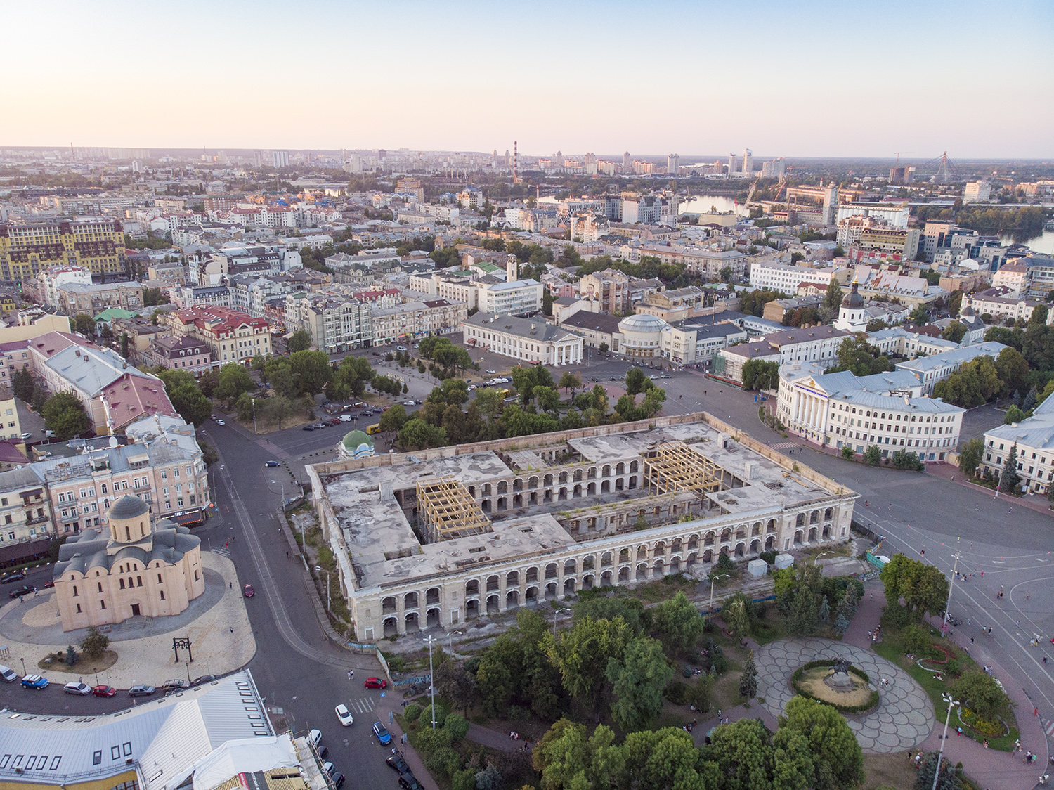 Киевские городские власти предлагают передать Гостиный двор на баланс города
