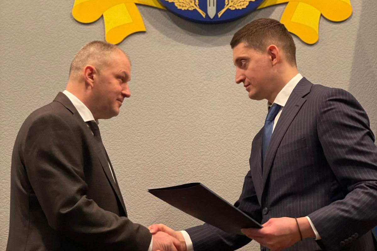 В Киеве начали работать десять окружных прокуратур