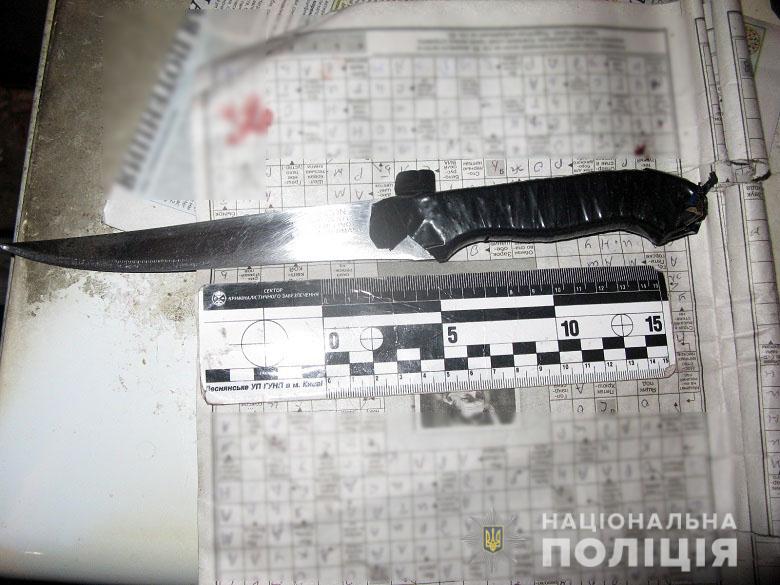 Киевлянка ударила ножом собственного сына. Подозреваемой грозит до восьми лет лишения свободы