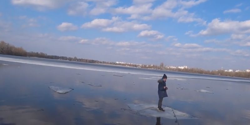 В Киеве находчивые рыбаки спасли ребенка с помощью спининга
