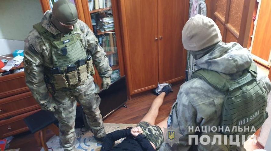 В Киевской области вооруженная банда грабила чиновников