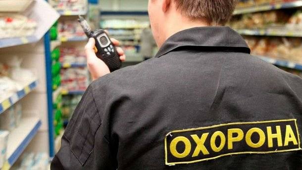 В Киеве посетитель торгового центра выстрелил охраннику в голову