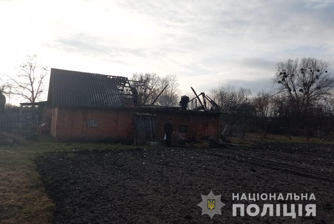 В Киевской области житель села поссорился с соседкой и сжег постройку на ее участке