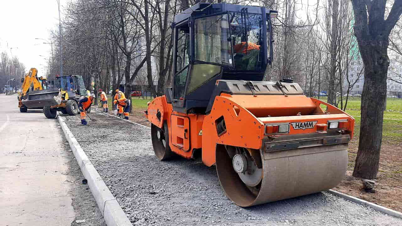В столице проводится ремонт дорог и тротуаров