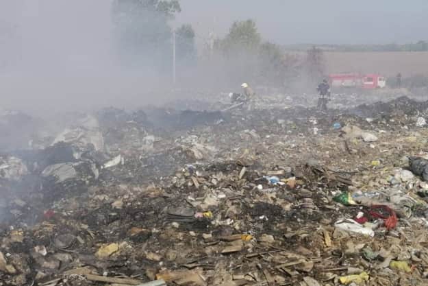 В Киевской области загорелся мусоросборник (видео)