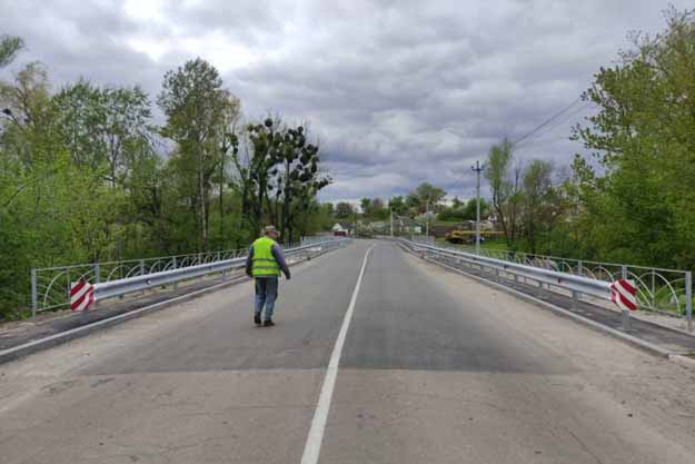 В Киевской области продолжается капитальный ремонт моста