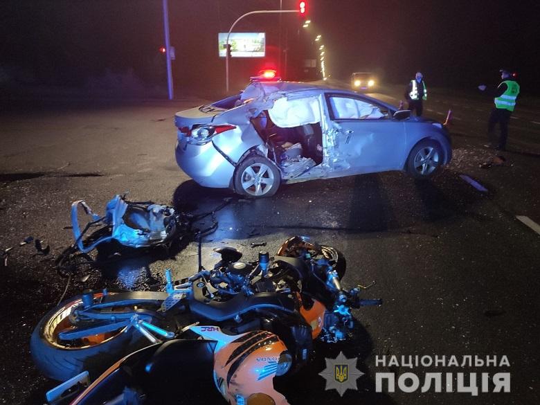 В Киеве произошло смертельное ДТП. Пилот мотоцикла скончался на месте происшествия