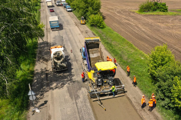 В Киевской области ведется восстановление трассы Р-03 (фото)