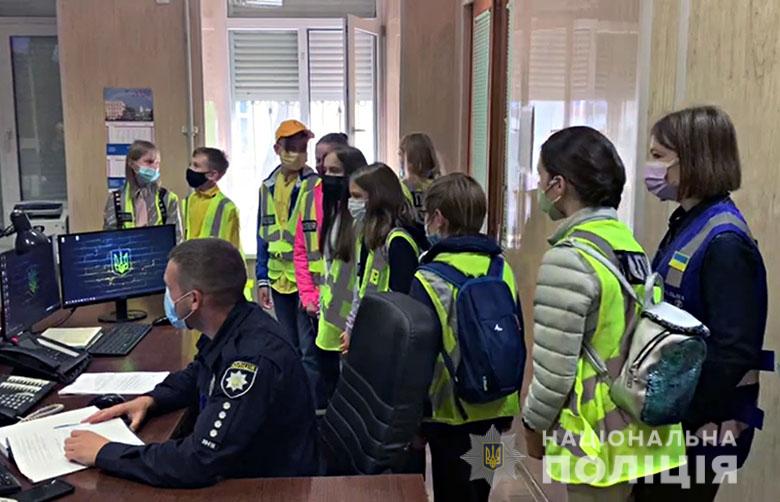 В Киеве на Подоле полицейские провели учения с участием школьников (видео)