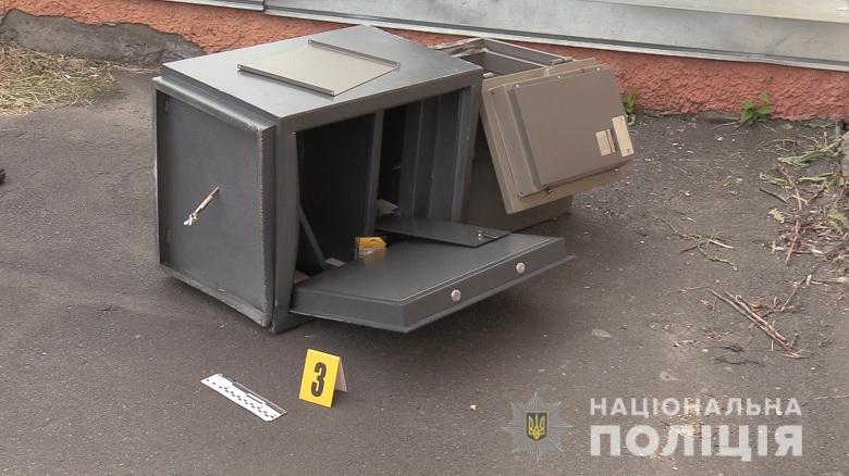 В Киеве вооруженная банда совершила нападение на частную фирму (видео)