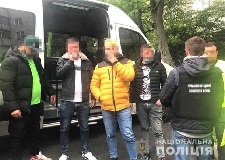 В Киеве полицейские провели облаву на нелегалов