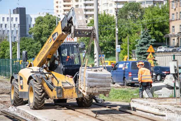 В Киеве проходит реконструкция Индустриального путепровода