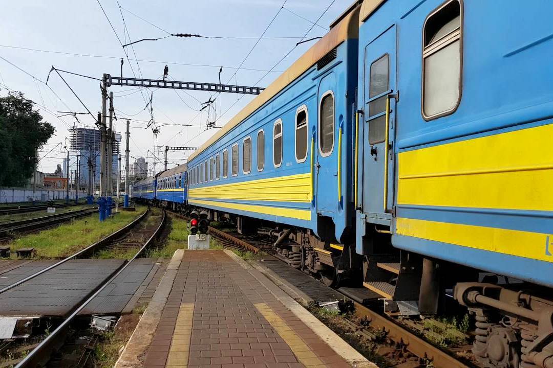 В Киеве человек погиб под колесами поезда