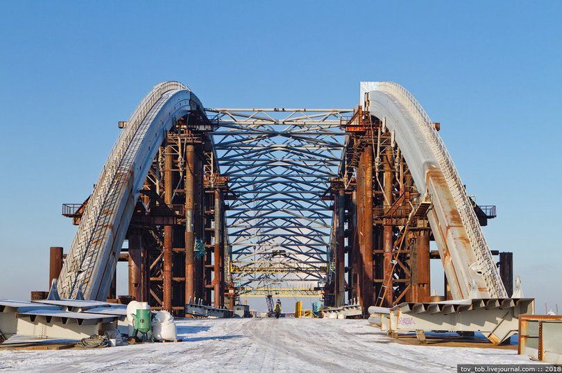 В Киеве продолжается строительство Подольского моста. Когда планируется открытие?