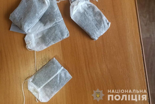 В Киевской области заключенным передавали чайные пакетики с коноплей