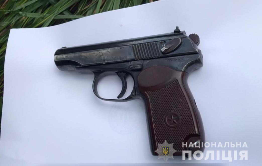 В Киевской области – стрельба. Полицейские изъяли пистолет Макарова