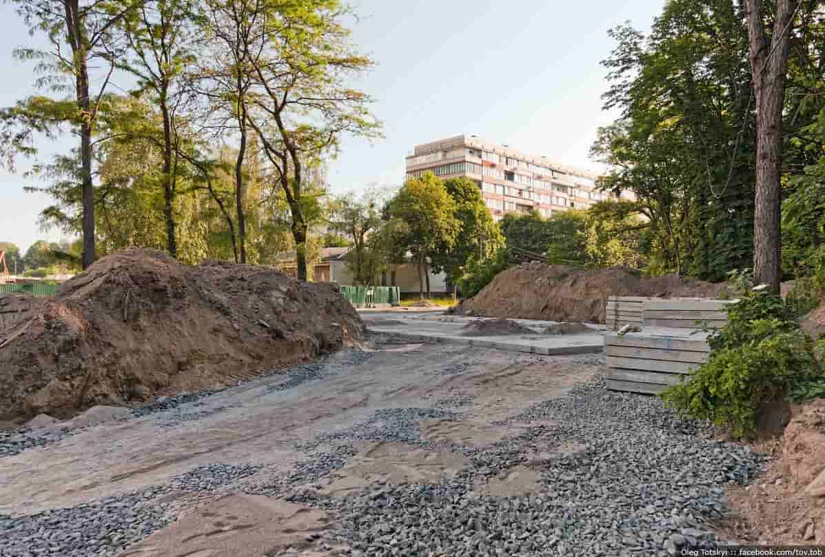 В Подольском районе Киева началось строительство новой объездной дороги (фото)