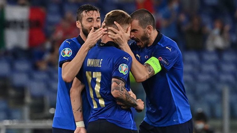 На чемпионате Европы сборная Италии первой оформила путевку в плей-офф (видео)