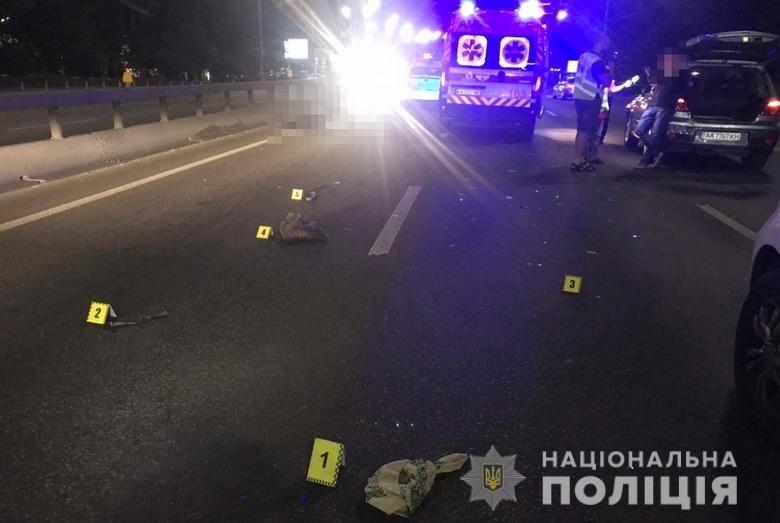 В Печерском районе Киева произошло смертельное ДТП. Автомобиль Mitsubishi  сбил женщину-пешехода