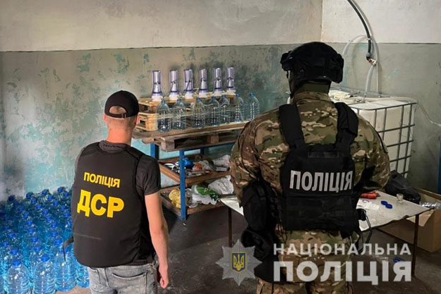 В Киевской области производители паленого алкоголя лишились товара на 10 миллионов гривен