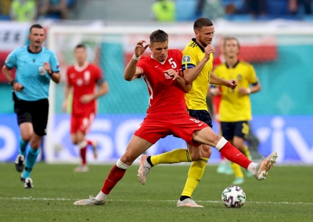 Сборная Швеции побеждает поляков и помогает украинцам выйти в плей-офф
