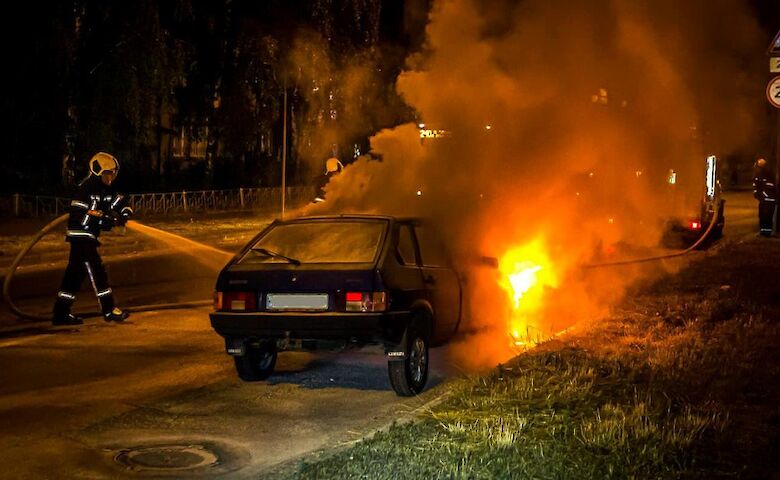 В Днепровском районе Киева сгорел автомобиль