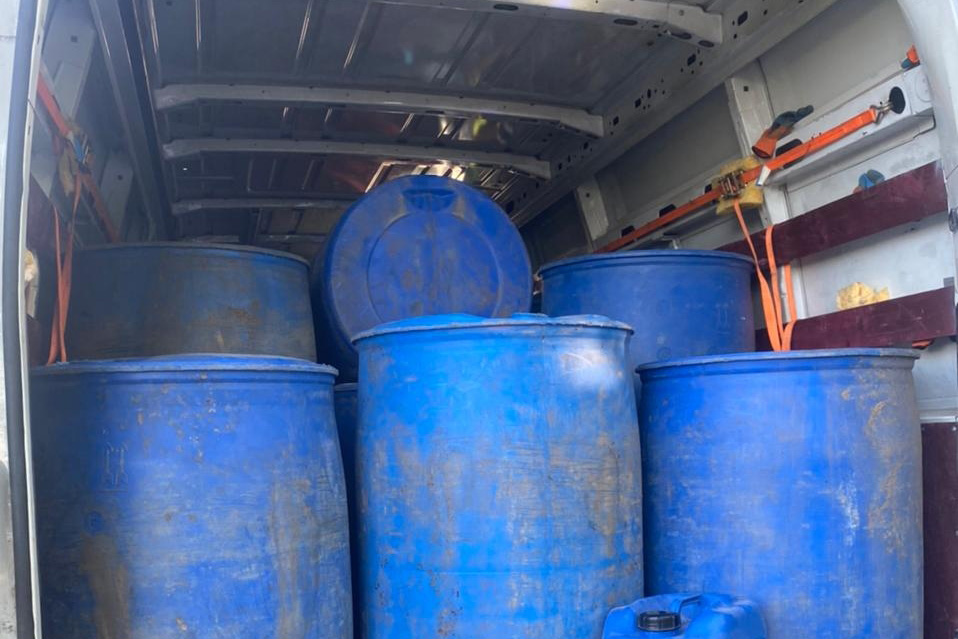 Правоохранители Киевской области изъяли у перевозчиков 5 тонн спирта