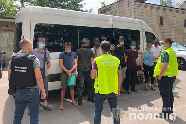 Киевские полицейские провели облаву на нелегальных мигрантов