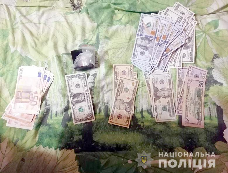 В Киеве домушник обворовал несколько квартир. Вора задержали на выходе из ограбленной квартиры