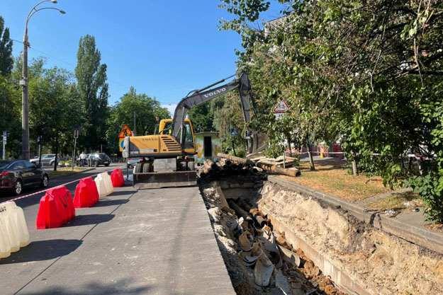 В Киеве продолжаются дорожные строительно-ремонтные работы (фото)