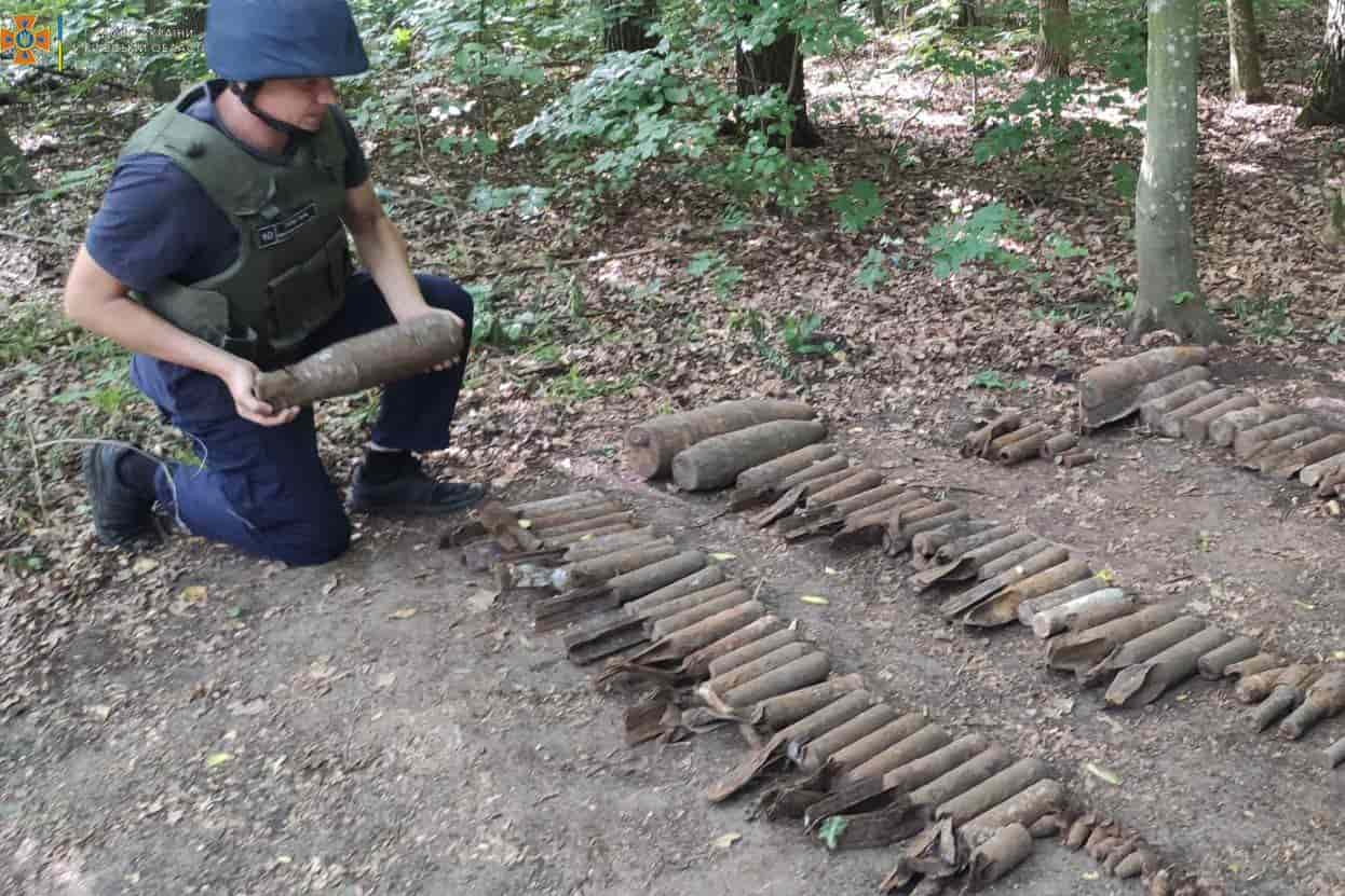 В Киевской области взрывотехники нашли 114 единиц взрывоопасных предметов времен войны