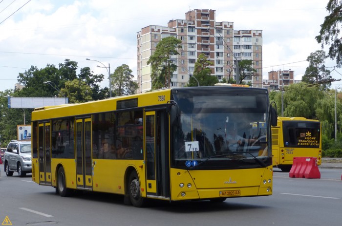 В Киеве водитель пассажирского автобуса стал жертвой нападения
