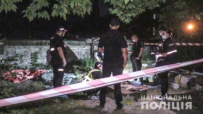В Киеве совершено убийство. Подозреваемый до смерти избил палкой собутыльника (видео)