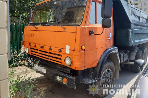 В Киеве иностранец похитил у строителей грузовой автомобиль